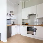 Bright And Cozy Near Park, With A Huge Terrace. * Warszawa