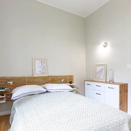 Bright And Cozy Near Park, With A Huge Terrace. *