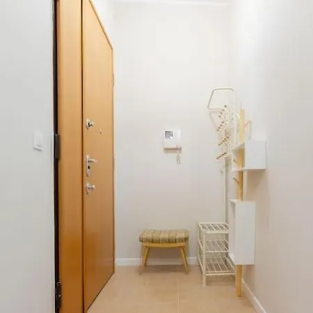 Apartment Bright And Cozy Near Park, With A Huge Terrace. Warsaw