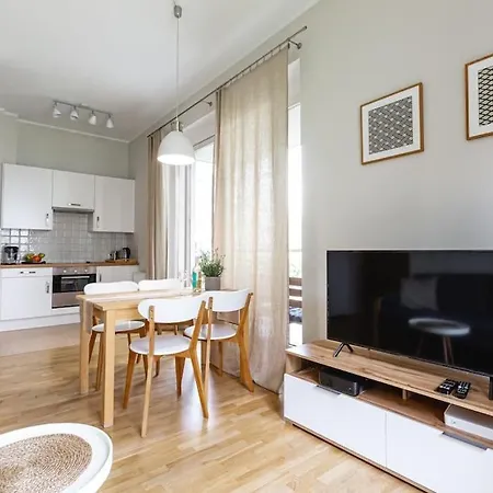 Apartment Bright And Cozy Near Park, With A Huge Terrace. Warsaw