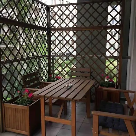 Bright And Cozy Near Park, With A Huge Terrace. *