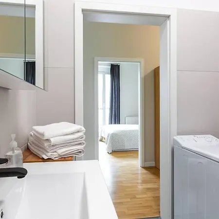 Bright And Cozy Near Park, With A Huge Terrace. Warsaw