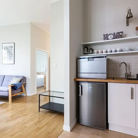 Bright And Cozy Near Park, With A Huge Terrace. *