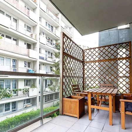 Apartment Bright And Cozy Near Park, With A Huge Terrace.
