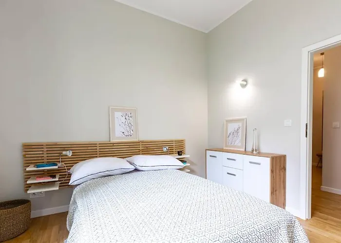 Bright And Cozy Near Park, With A Huge Terrace. *