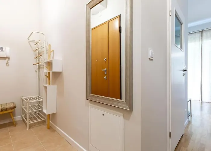 Bright And Cozy Near Park, With A Huge Terrace.