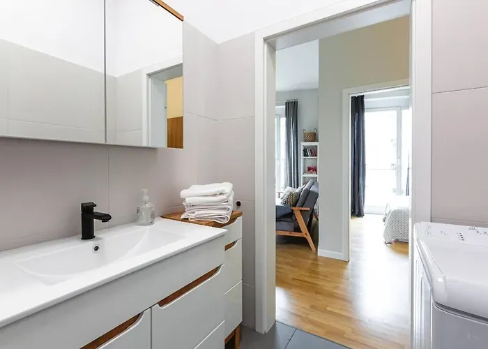 Bright And Cozy Near Park, With A Huge Terrace. Warszawa