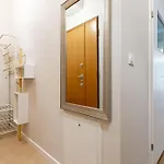 Bright And Cozy Near Park, With A Huge Terrace.