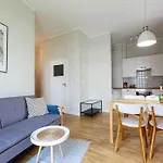 Bright And Cozy Near Park, With A Huge Terrace. Varsovie