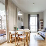 Bright And Cozy Near Park, With A Huge Terrace. *