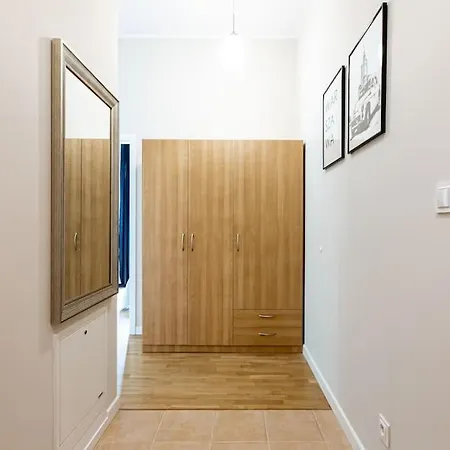 아파트 Bright And Cozy Near Park, With A Huge Terrace. 바르샤바
